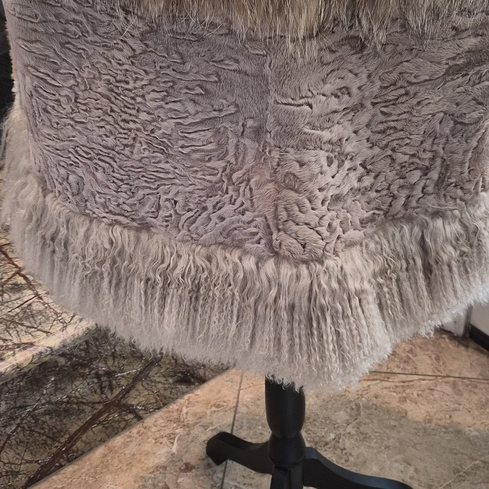 Fur Cape - Coat - Picture 7 of 7